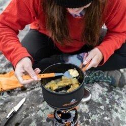 Jetboil 1.5L Ceramic Cook Pot Carbon – Non-Stick FluxRing Outdoor Camping Pot -Campmor Outdoor Clothing 1107871 insitu02