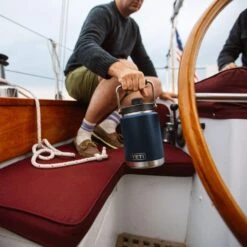 YETI Rambler Half Gallon Jug 10 YETI Rambler Half Gallon Jug -Campmor Outdoor Clothing 21070140015