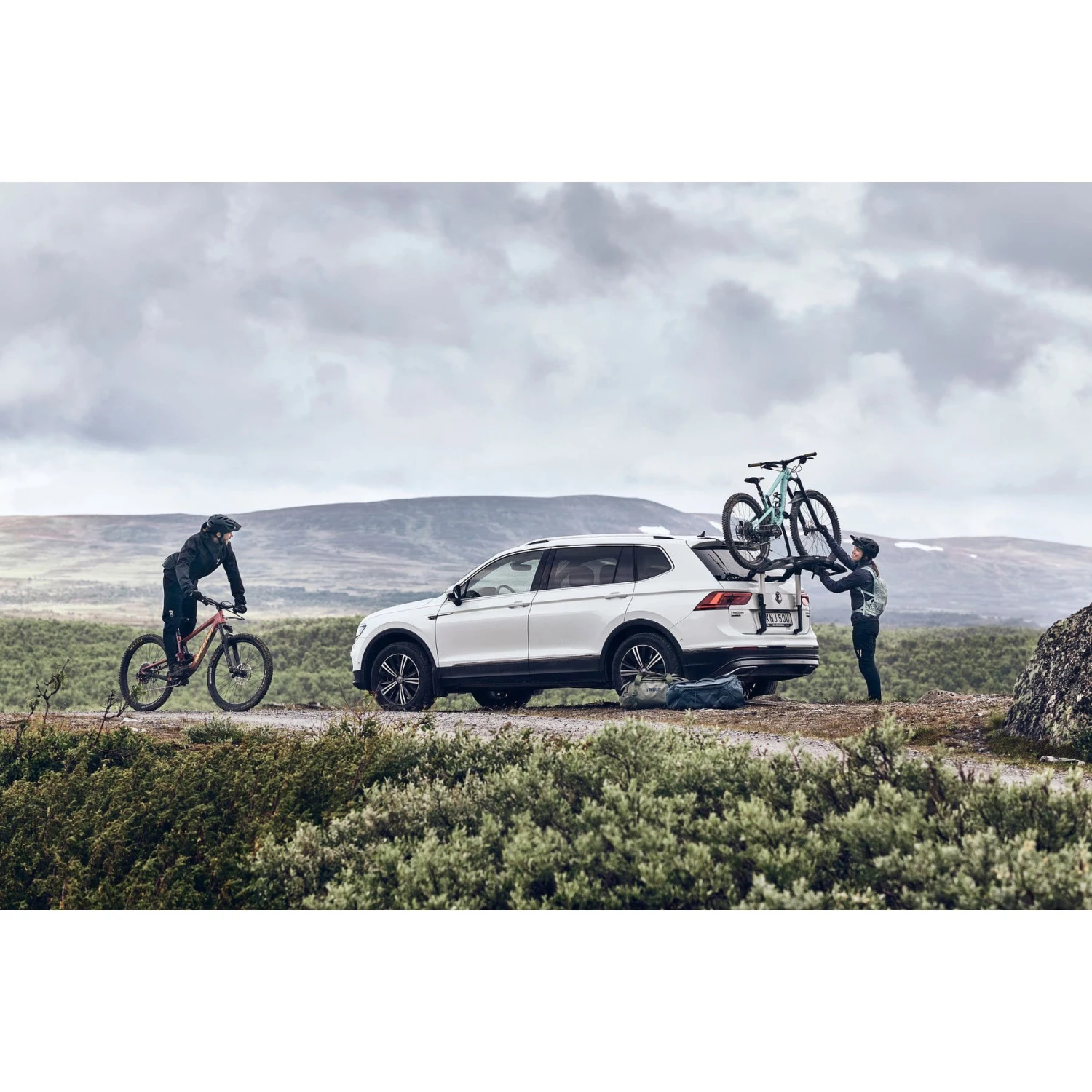 Thule OutWay Platform 2 Silver and Black – Raised Visibility Steel-Cable Trunk Mount 2-Bike Rack 14 Thule OutWay Platform 2 Silver and Black – Raised Visibility Steel-Cable Trunk Mount 2-Bike Rack - Image 14