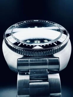 ATACLETE Triton Dive Watch By ATACLETE -Campmor Outdoor Clothing Ataclete200meterdivewatchglare1