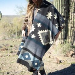 Andean Alpaca Wool Blanket - Midnight By Alpaca Threadz 15 Andean Alpaca Wool Blanket - Midnight By Alpaca Threadz -Campmor Outdoor Clothing DSC00320