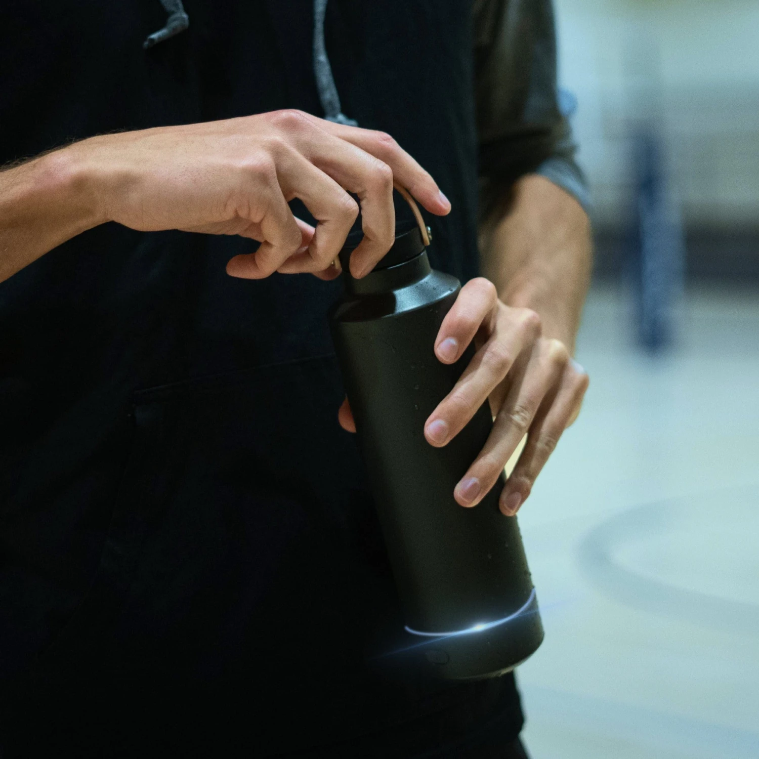 Luma 1.0 Stainless Steel UV-C Self-Cleaning Water Bottle β 20oz Vacuum Insulated Filtration System 5 Luma 1.0 Stainless Steel UV-C Self-Cleaning Water Bottle β 20oz Vacuum Insulated Filtration System - Image 5