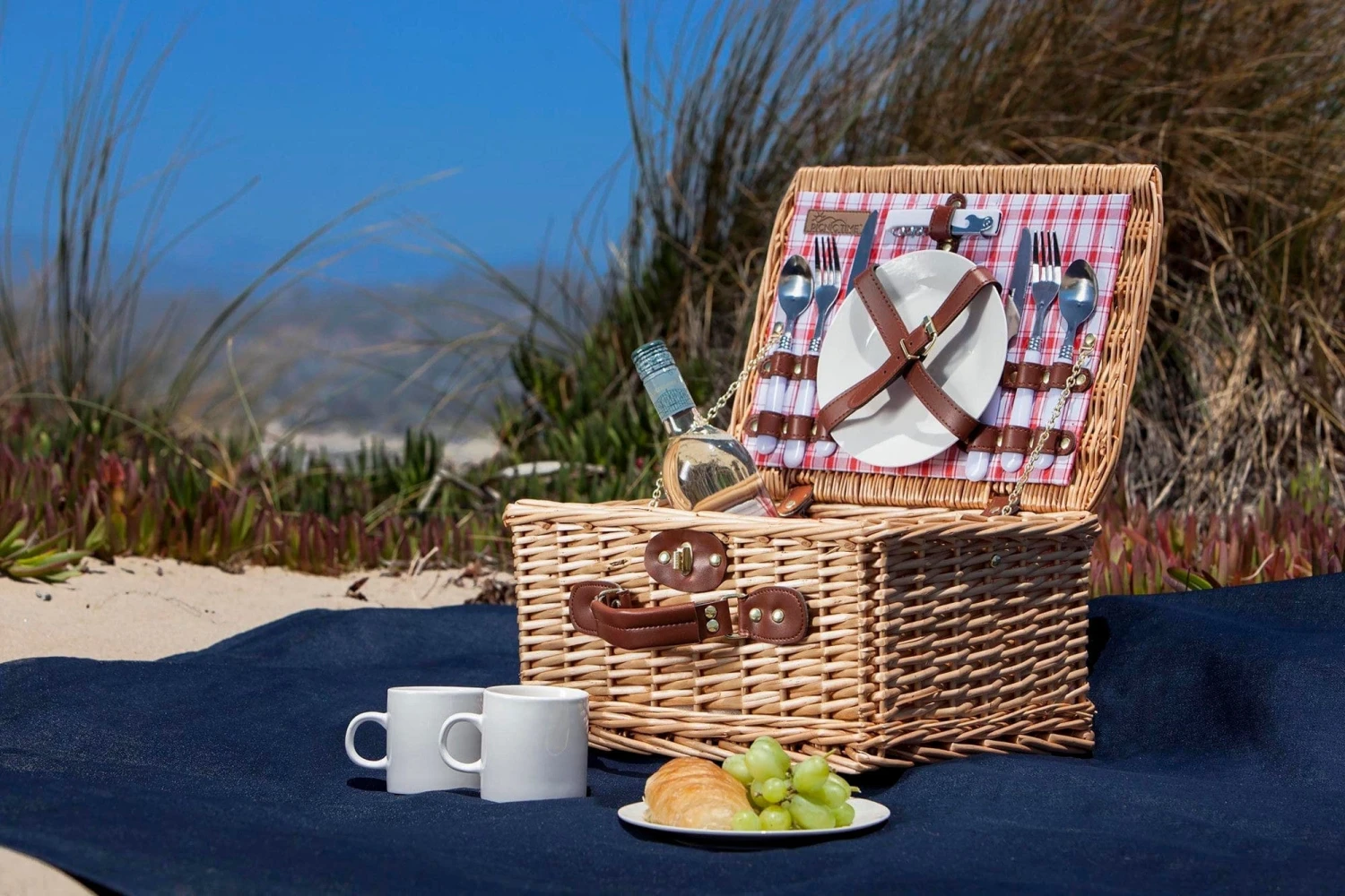 Catalina Picnic Basket for 2 - Handwoven Natural Willow Wicker with Genuine Leather Straps 6 Catalina Picnic Basket for 2 - Handwoven Natural Willow Wicker with Genuine Leather Straps - Image 6