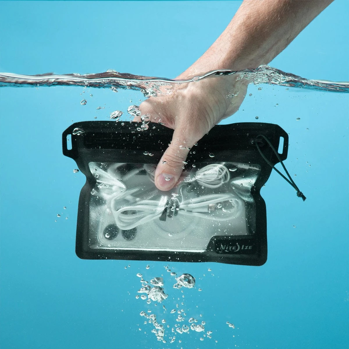 Nite Ize RunOff Charcoal Waterproof Pocket - IP67 Rated TRU Zip Tech Travel Organizer 2 Nite Ize RunOff Charcoal Waterproof Pocket - IP67 Rated TRU Zip Tech Travel Organizer - Image 2