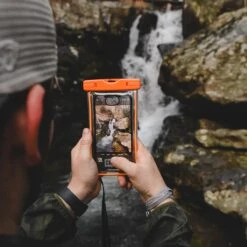 Chums Glow Phone Pouch -Campmor Outdoor Clothing c 1a069736 7bef 49da aeee efa5638c2244