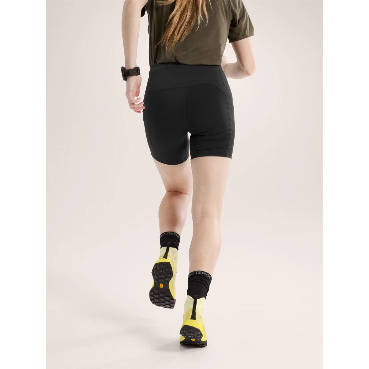 Arc'teryx Women's Essent High-Rise Utility Short 6' Inseam 3 Arc'teryx Women's Essent High-Rise Utility Short 6' Inseam - Image 3