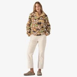 Patagonia Women's Lightweight Synch Snap-T Pull-Over -Campmor Outdoor Clothing c b252ec09 6c8d 40f3 a674 6e33c3b0eb7e