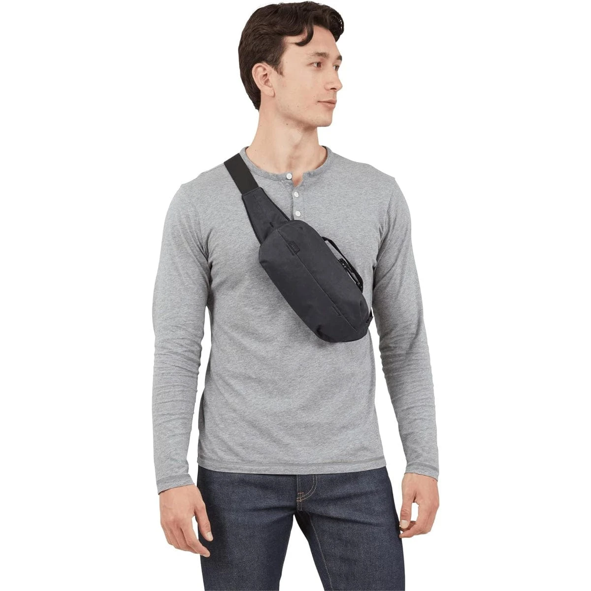 Thule Aion Sling 2L Bag 4 Thule Aion Sling 2L Bag - Image 4