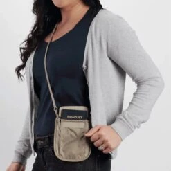 Eagle Creek Rfid Blocker Neck Wallet -Campmor Outdoor Clothing e 669e19e5 47f3 4459 8df4 390162f6f9c6