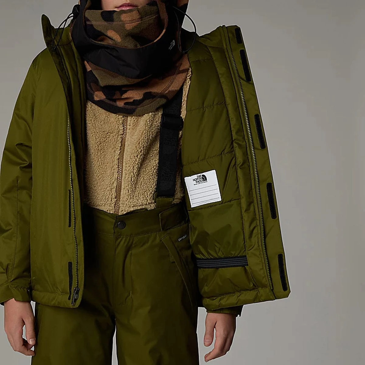 The North Face Teen Snowquest Jacket in TNF Black – Waterproof Insulated Ski & Snowboard Parka 18 The North Face Teen Snowquest Jacket in TNF Black – Waterproof Insulated Ski & Snowboard Parka - Image 18