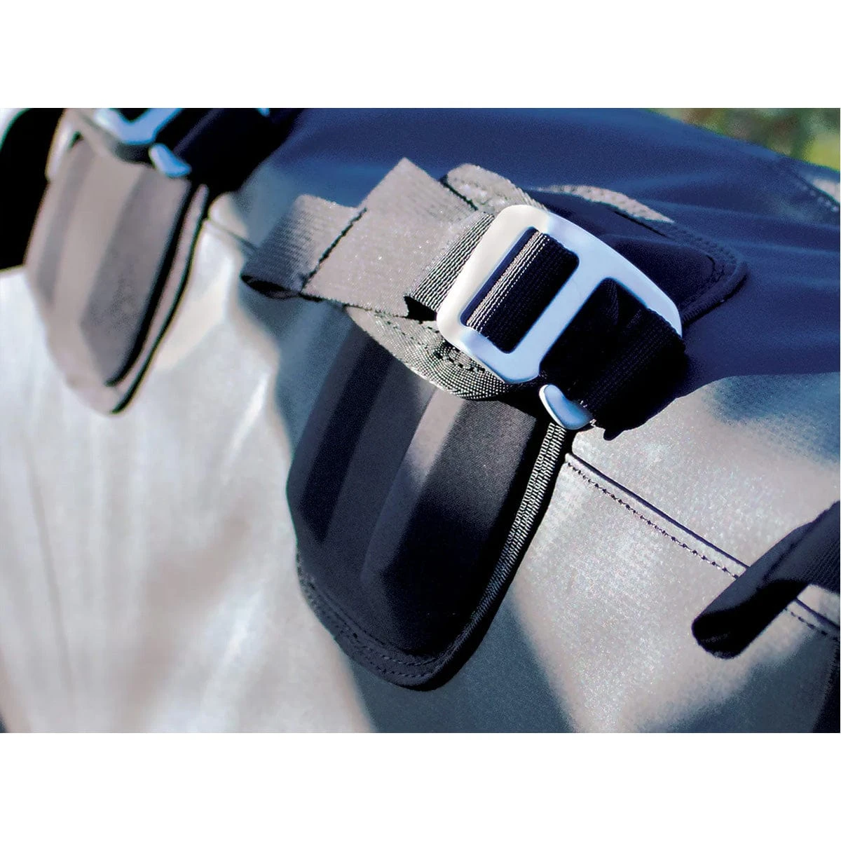 Yakima GateKeeper Medium Tailgate Pad – 5-Bike Pickup Truck Rack with Backup Camera Window 5 Yakima GateKeeper Medium Tailgate Pad – 5-Bike Pickup Truck Rack with Backup Camera Window - Image 5