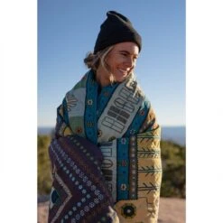 Kelty Jeanie's Blanket -Campmor Outdoor Clothing f 4598e000 906e 44f9 b7cd cbfb62737339